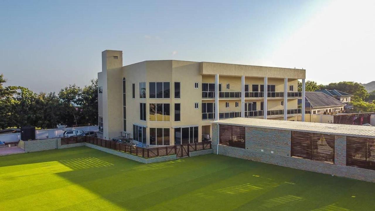 The Platinum Bay Hotel Berekuso Екстер'єр фото
