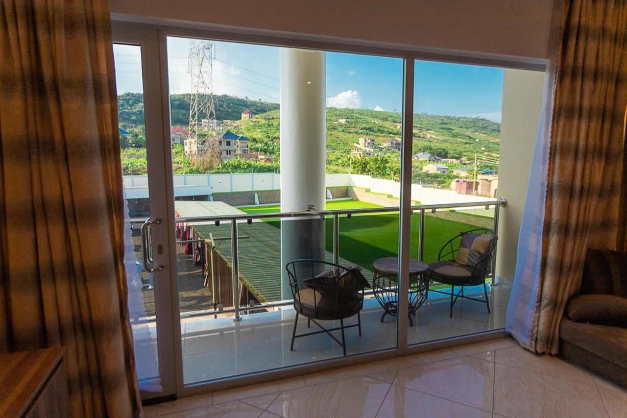 The Platinum Bay Hotel Berekuso Екстер'єр фото