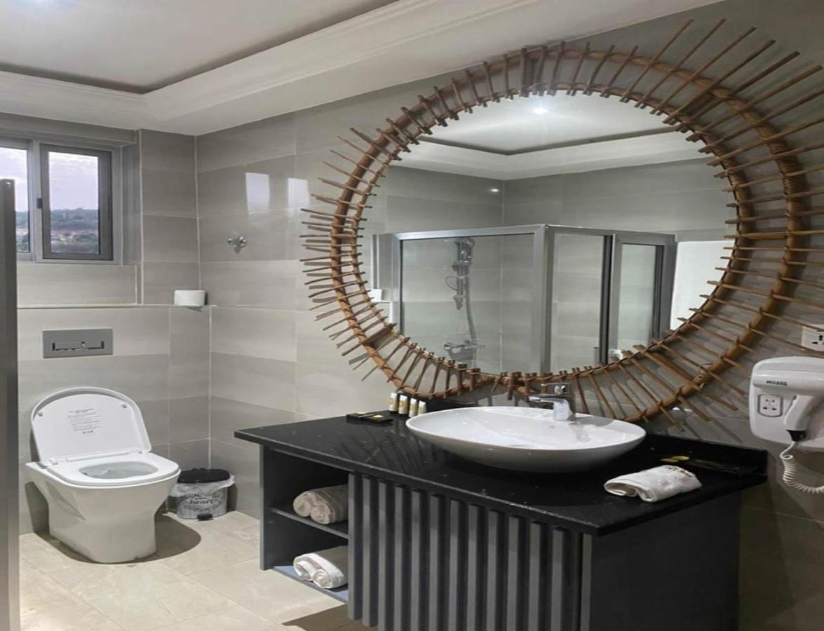 The Platinum Bay Hotel Berekuso Екстер'єр фото