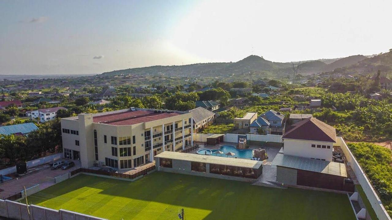 The Platinum Bay Hotel Berekuso Екстер'єр фото
