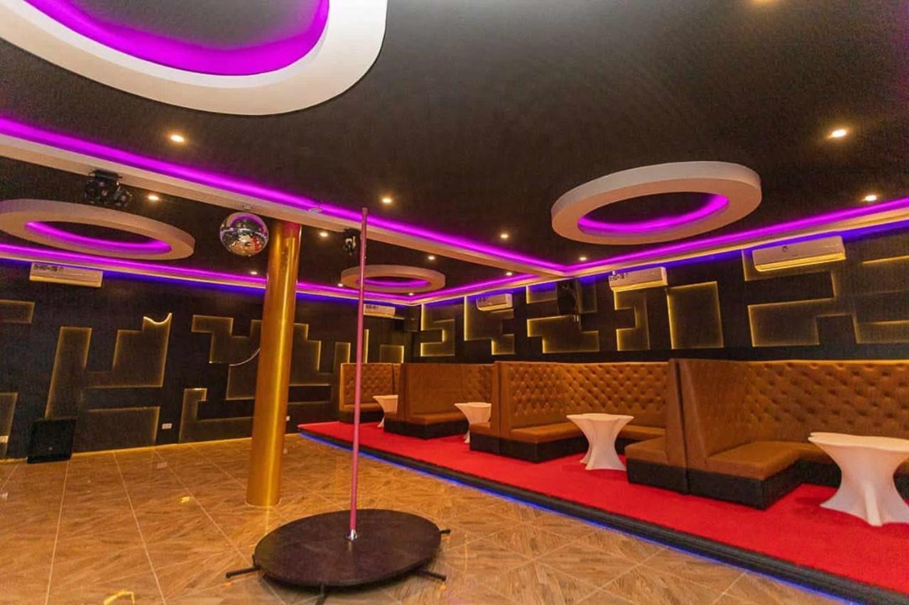 The Platinum Bay Hotel Berekuso Екстер'єр фото